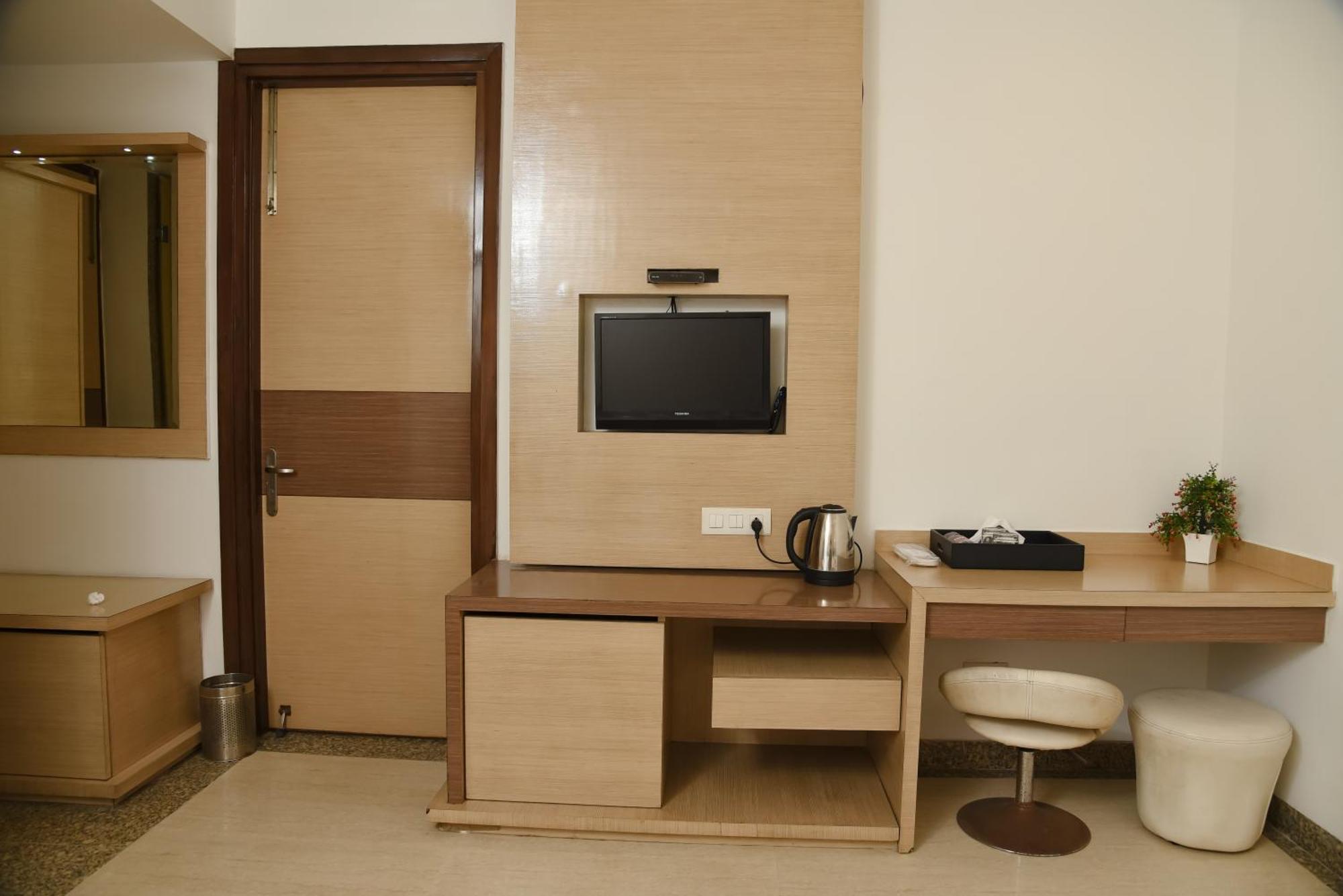 Hotel The Emporio A Boutique Rooms Near Anand Vihar Vaishali Ghaziabád Exteriér fotografie